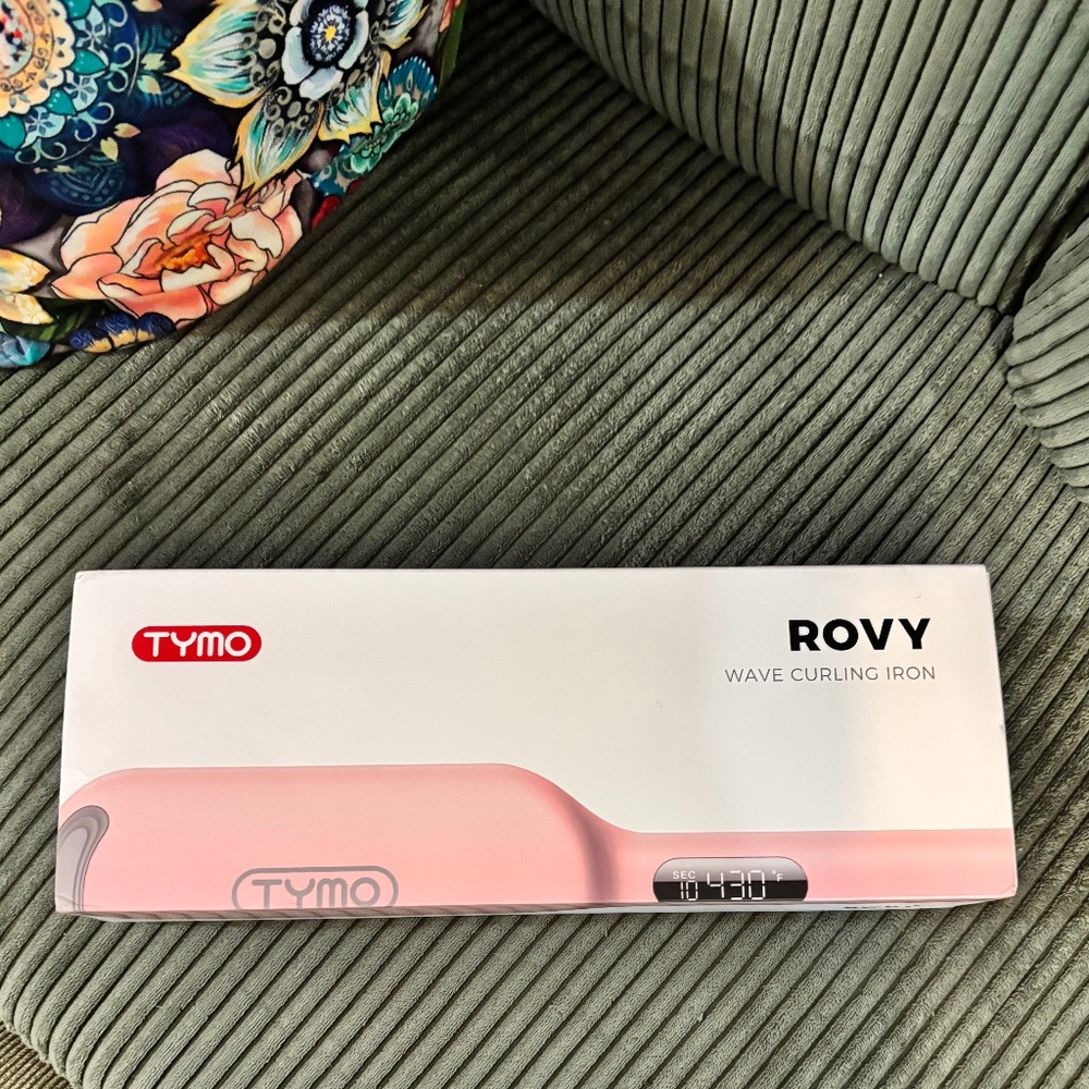 ROVY Stylish wave curling iron by TYMO.